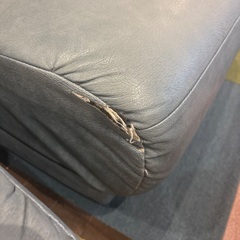 皮革ソファ。犬ありのためほつれ・破れありの画像
