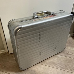 高級リモワRIMOWA🔴アタッシュケースの画像