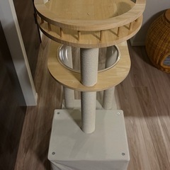 小型キャットタワーをワンコインにてお譲りします||宇宙船付きの画像