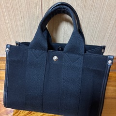 AZUL ハンドバッグの画像