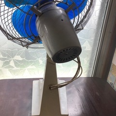 昭和レトロ！水色の扇風機の画像