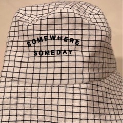 バケットハット　レディース　白　バケハ　チェック　チェック柄　帽子　ロゴの画像