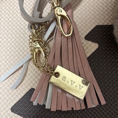 a.v.v 合皮レザー　バッグ　ファー　ベージュの画像