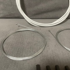 自転車用のブレーキワイヤーとシフトケーブルのセットの画像