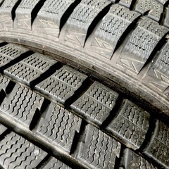 ダンロップ スタッドレスタイヤ   205/55R16  日産純正アルミの画像