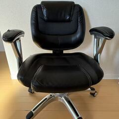 オフィスチェア、扇風機、机、空気清浄機を差し上げます。