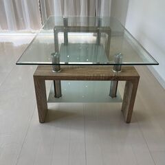 ガラストップテーブルの画像
