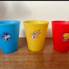 タッパやコップの画像