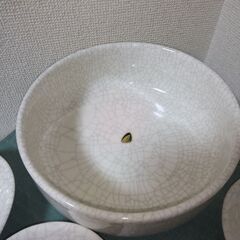 未使用GINPO銀峯陶器　食器セット　大鉢1枚　小鉢（とんすい）5枚　薬味皿他白基調の見事な貫入が入っております！の画像