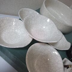 未使用GINPO銀峯陶器　食器セット　大鉢1枚　小鉢（とんすい）5枚　薬味皿他白基調の見事な貫入が入っております！の画像