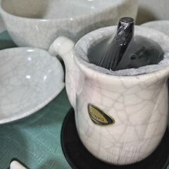 未使用GINPO銀峯陶器　食器セット　大鉢1枚　小鉢（とんすい）5枚　薬味皿他白基調の見事な貫入が入っております！の画像