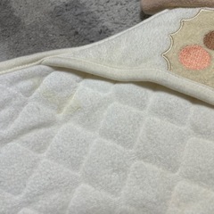 （何かと一緒で無料でお付け致します！）西松屋 ひつじ パイルアフガン　おくるみの画像