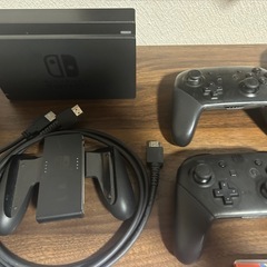 Nintendo Switch、ドックとコントローラー×2とスプラトゥーン2付き。
の画像