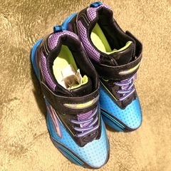 【新品未使用】スポーツスニーカー 22.5cmの画像