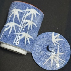 蓋付き湯呑みの画像