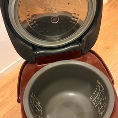 TOSHIBA 炊飯器　
東芝の画像