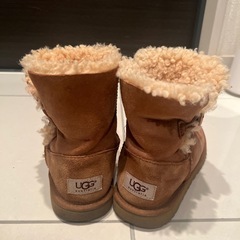 UGG ムートンブーツ ブラウン ボタン付きの画像