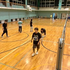 僕たちとバレーボールしませんかー？