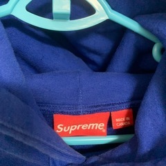 シュプリーム パーカー 売りますの画像