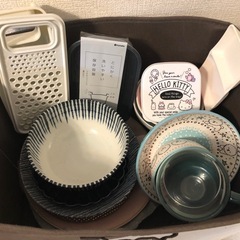 11/3（月・祝）18時〜24時迄【本日引越しのため】未使用のお皿多数＆収納カゴ４個の画像