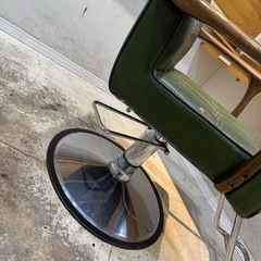 美容室　椅子　緑の画像