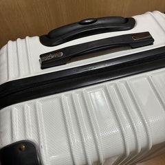 鍵付き キャリーケース ホワイトの画像