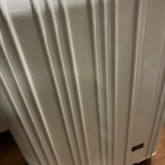 鍵付き キャリーケース ホワイトの画像