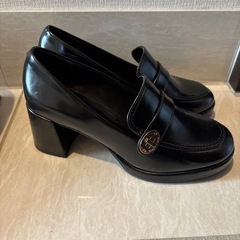 Charles and Keith ローファーの画像