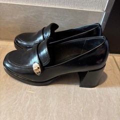 Charles and Keith ローファーの画像