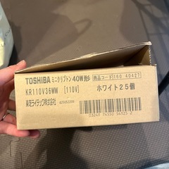 【未使用品】TOSHIBAミニクリプトン40W形　KR110V36WW ホワイトの画像