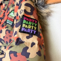 ☆PARTY PARTY パーティーパーティー ダウンジャケット 迷彩 フード取り外し可能　120☆の画像