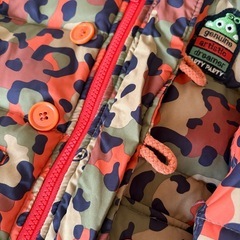 ☆PARTY PARTY パーティーパーティー ダウンジャケット 迷彩 フード取り外し可能　120☆の画像