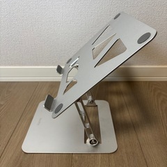 【ほぼ新品】パソコンスタンドの画像