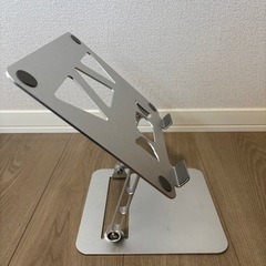 【ほぼ新品】パソコンスタンドの画像