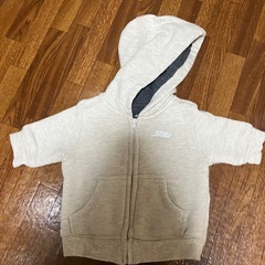 GAPのシャツと無印パーカー50cmの画像