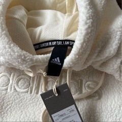adidas 未使用品 パーカー　モコモコ L スウェット の画像