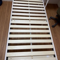 ベッドフレームとマットレスの画像