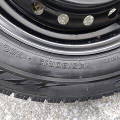バリ溝 １シーズン使用 スタッドレスタイヤ＋ホイール付き ４本セット 軽自動車にの画像