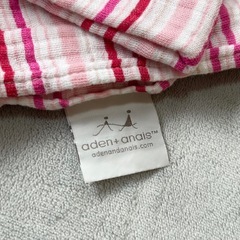 aden + anais ストライプおくるみの画像