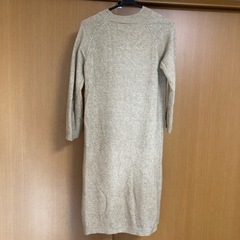 ニットワンピース　無地　ベージュの画像