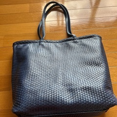 決まりました　
トートバック　リバーシブル　カードケースつき付きの画像