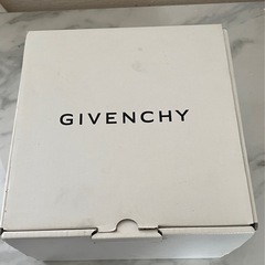 新品ジバンシー　 プレートとマグカップセット　　　の画像