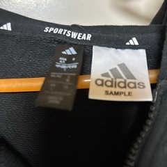 アディダス　メンズパーカーの画像
