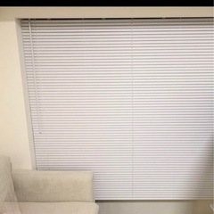 ブラインドとロールスクリーン