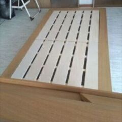 札幌市近郊にお住まいの方限定！送料無料！シングルすのこベッド コンセント、照明、宮棚付きの画像