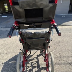 リクライニング車椅子の画像