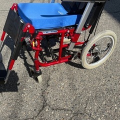 リクライニング車椅子の画像
