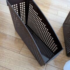 【お渡し決まりました】プラスチック製　収納カゴ　書類入れ　書類立て　収納の画像