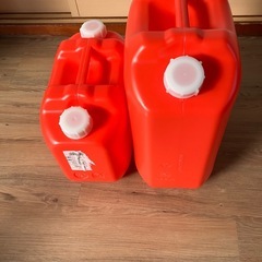 灯油用ポリタンク１８リットルと10リットルの画像