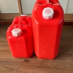 灯油用ポリタンク１８リットルと10リットルの画像
